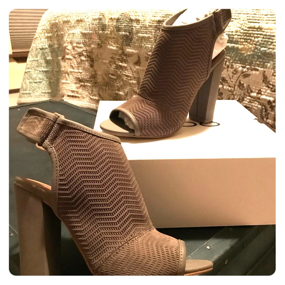 Peep toe high heeled sandal